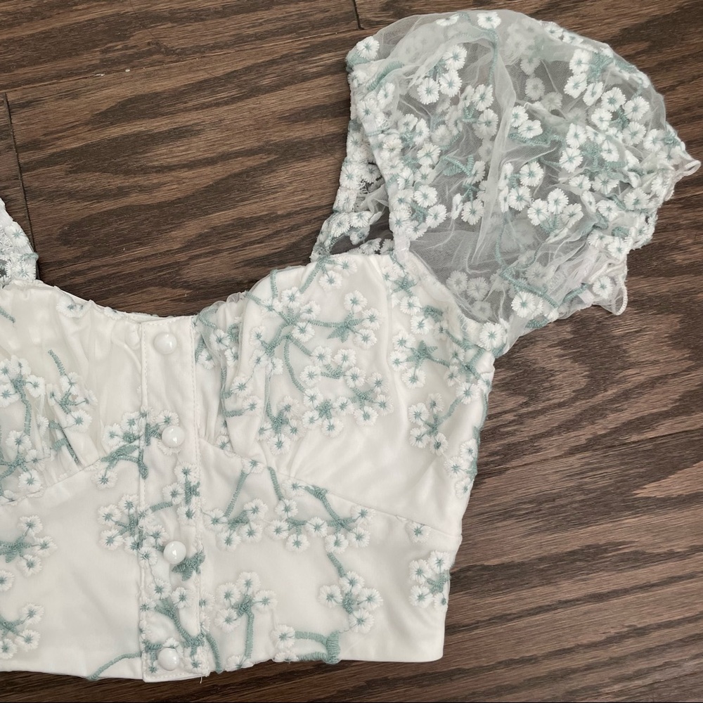 Puff-sleeve crop top